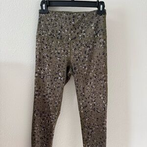 Zella leopard Olive Green High Waist 3/4 length Leggings Size S